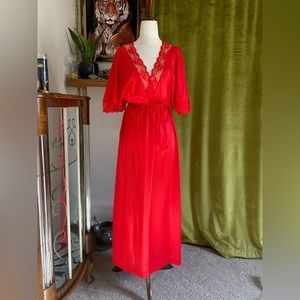 SOLD❣️ Vintage Red Texsheen Robe w/ Belt, 1970s 1980s, Nylon & Lace